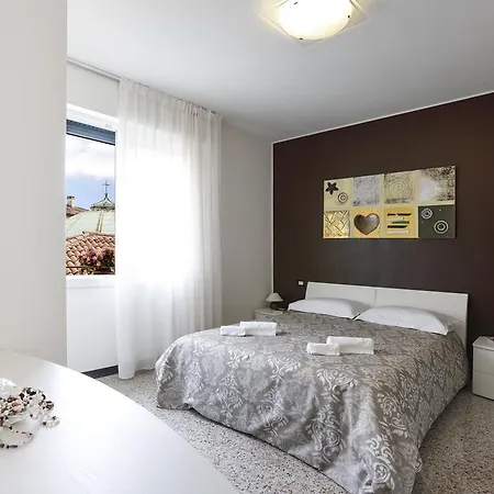 아파트 Brick House