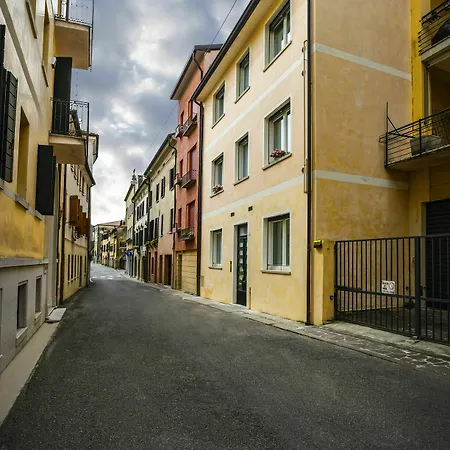 Apartman Brick House